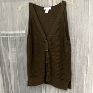 ⭐️ H&M forest green, brown button down sleeveless sweater vest slit side M